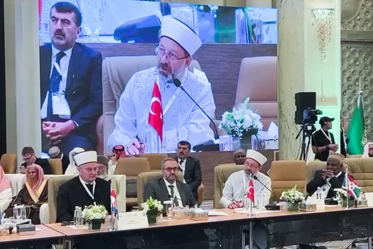 Diyanet İşleri Başkanı Ali Erbaş, İslam birliğini koruma çağrısı yaptı