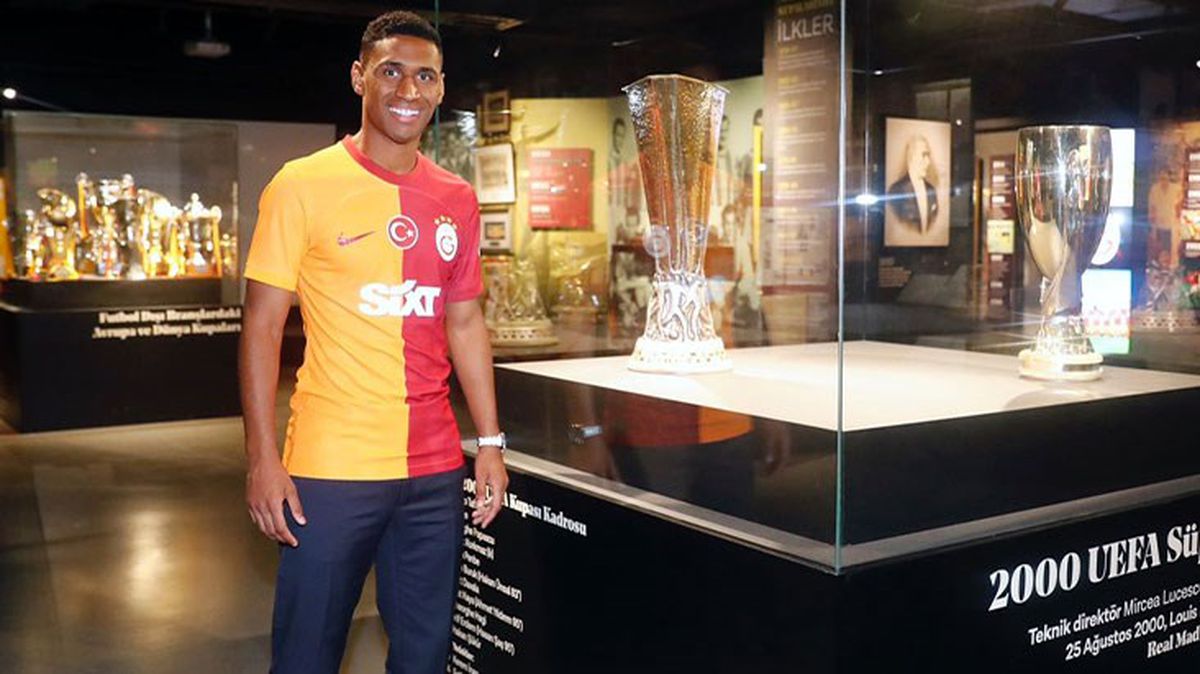 Galatasaray'a soğuk duş! Yıldız futbolcunun transferi için FIFA'ya başvurdular
