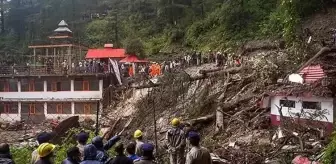 Hindistan'da 24 saat içinde aşırı yağışlardan dolayı hayatını kaybetti