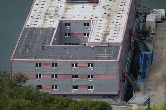 İngiltere'nin sığınmacılar için hazırladığı gemide kötü şartlar