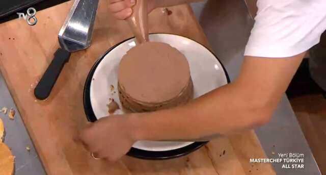 Kutlama Pastası tarifi! Masterchef Kutlama Pastası nedir, nasıl yapılır? Kutlama Pastası için gerekli malzemeler neler?