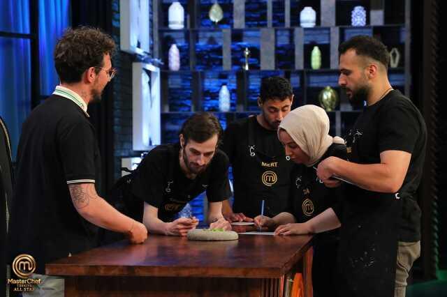 MasterChef Türkiye All Star'da yarışmaya veda eden isim Mert oldu MasterChef Türkiye All Star'da yarışmaya veda eden isim Mert oldu