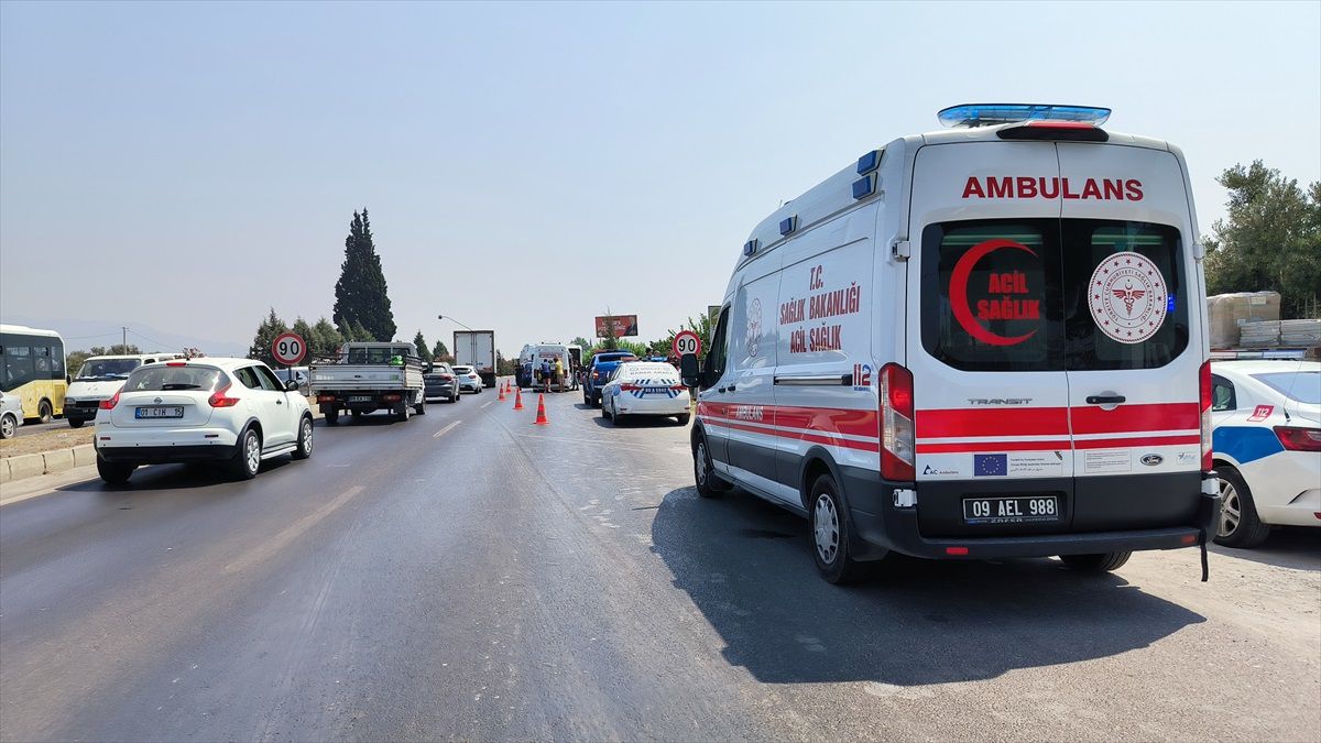 Aydın'da belediye otobüsüyle minibüs çarpıştı: 15 yaralı