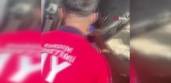 Tunceli'de devrilen kamyonun sürücüsü kurtarıldı