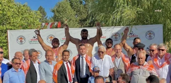 Fethiye Belediyespor Güreşçisi Ali Yanatma, Kale Davaz Yağlı Pehlivan Güreşleri'nde başpehlivan oldu