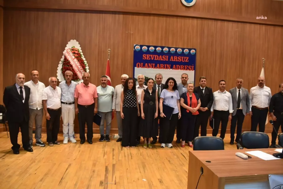 Eskişehir Büyükşehir Belediye Başkanı Yılmaz Büyükerşen'e Teşekkür Plaketi Verildi