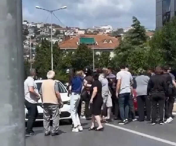 Kaza sonrası ortalık fena karıştı! Kaçmaya çalışan yabancı uyruklu 3 kişi önüne gelene saldırdı