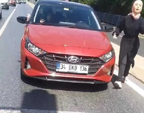 Kaza sonrası ortalık fena karıştı! Kaçmaya çalışan yabancı uyruklu 3 kişi önüne gelene saldırdı