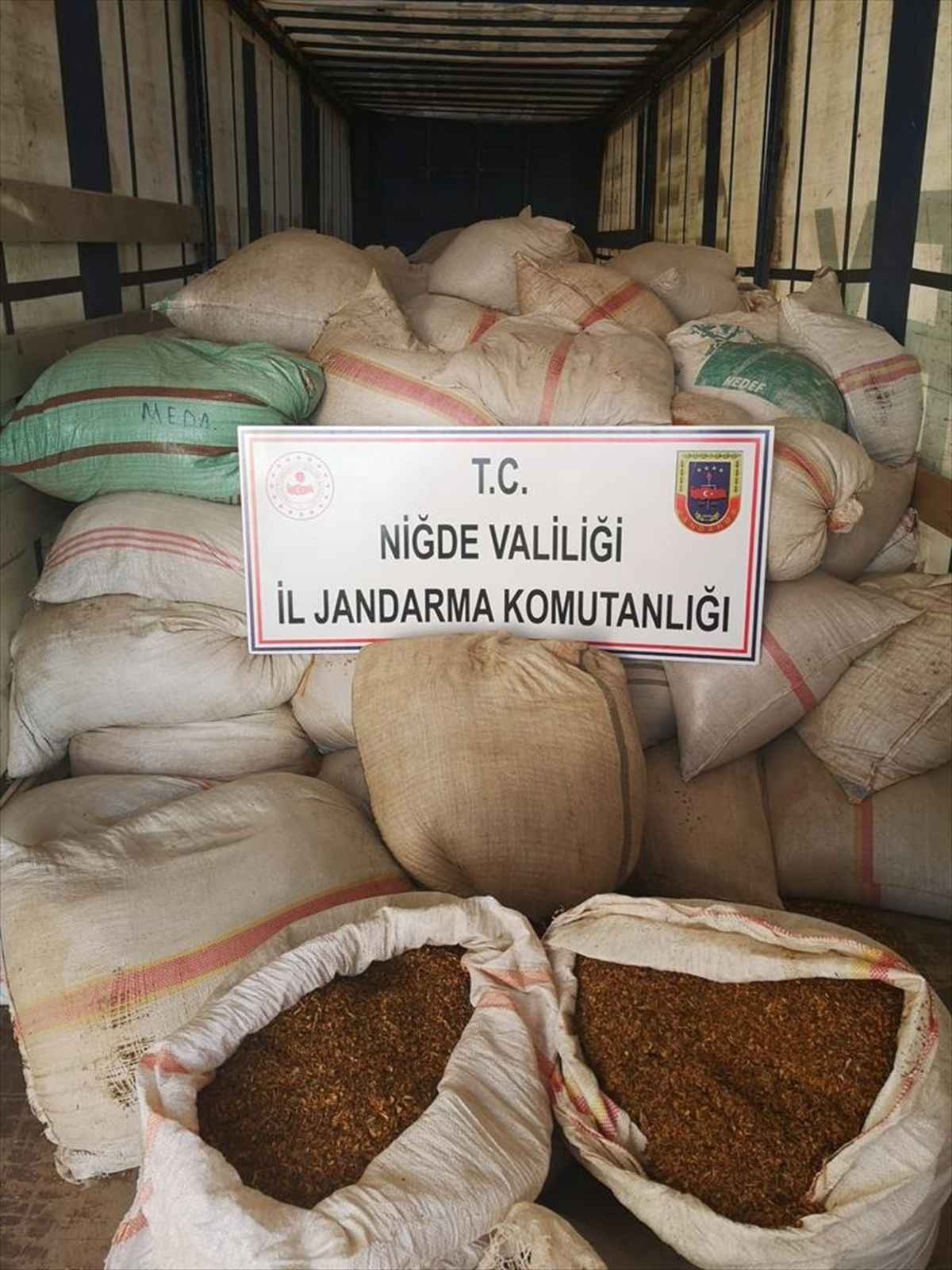Niğde'de 5 Ton Kaçak Tütün Ele Geçirildi, 2 Zanlı Yakalandı