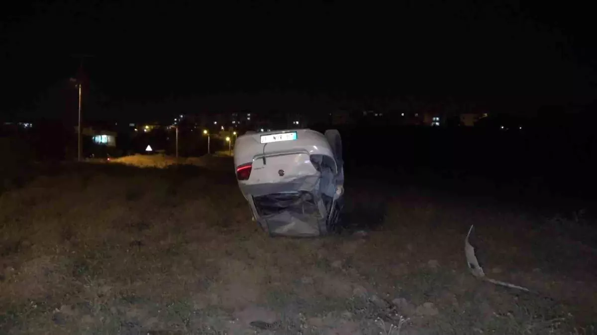 Denizli'de Otomobil Kontrolden Çıkarak Tarlaya Devrildi: 4 Yaralı