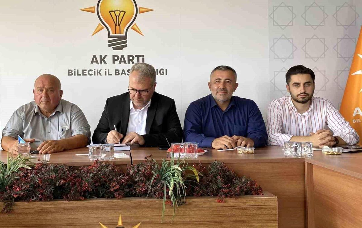 AK Parti Bilecik İl Başkanı Muhtarlarla Buluştu
