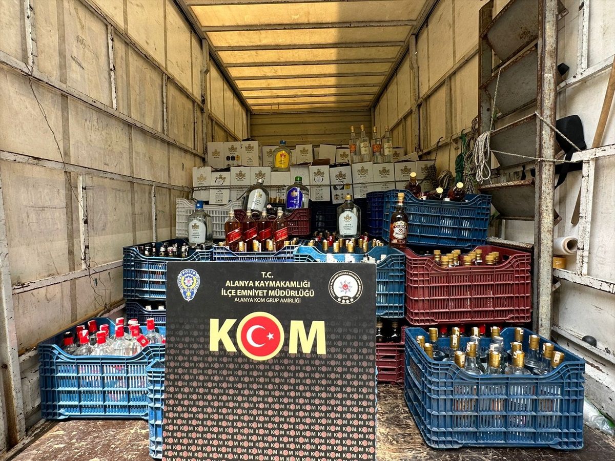 Antalya'da 2 Bin 550 Litre Sahte İçki Ele Geçirildi