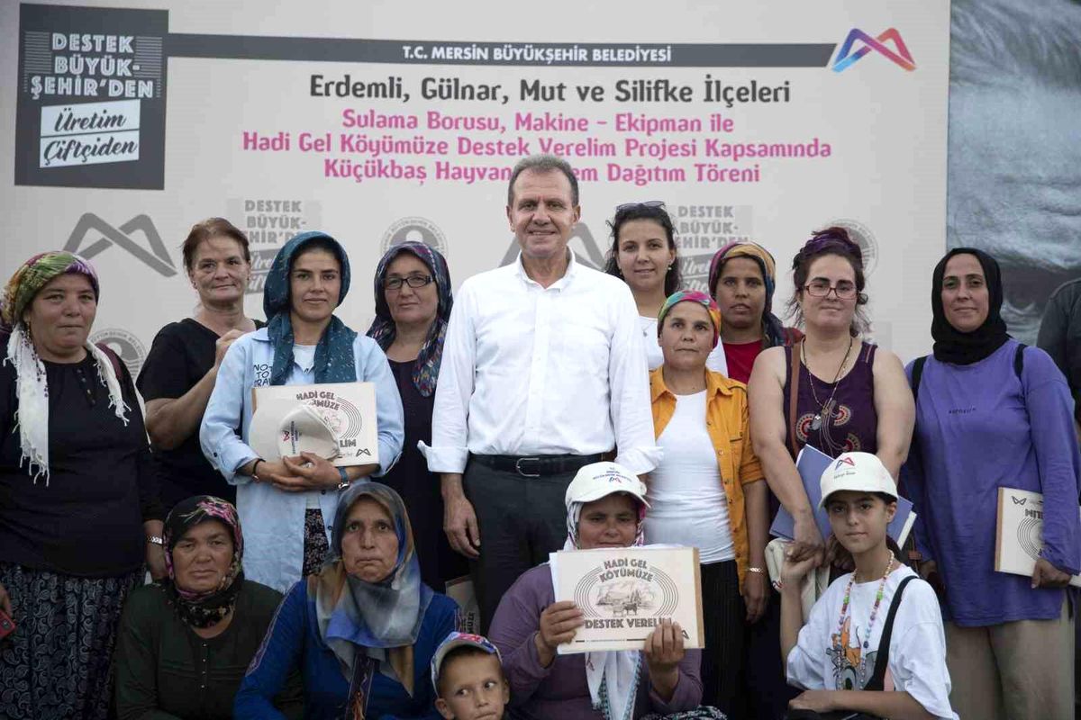Mersin Büyükşehir Belediyesi Tarımsal Ürün Dağıtım Töreni Düzenledi