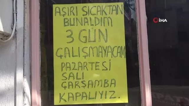 Sıcaktan bunalan esnaf denize gitti! Dükkanının camına astığı yazıyı görenler şaşkına döndü Sıcaktan bunalan esnaf denize gitti! Dükkanının camına astığı yazıyı görenler şaşkına döndü