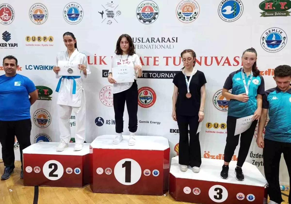 Denizli Sporcuları Gemlik Uluslararası Karate Turnuvasında Başarıyla Döndü