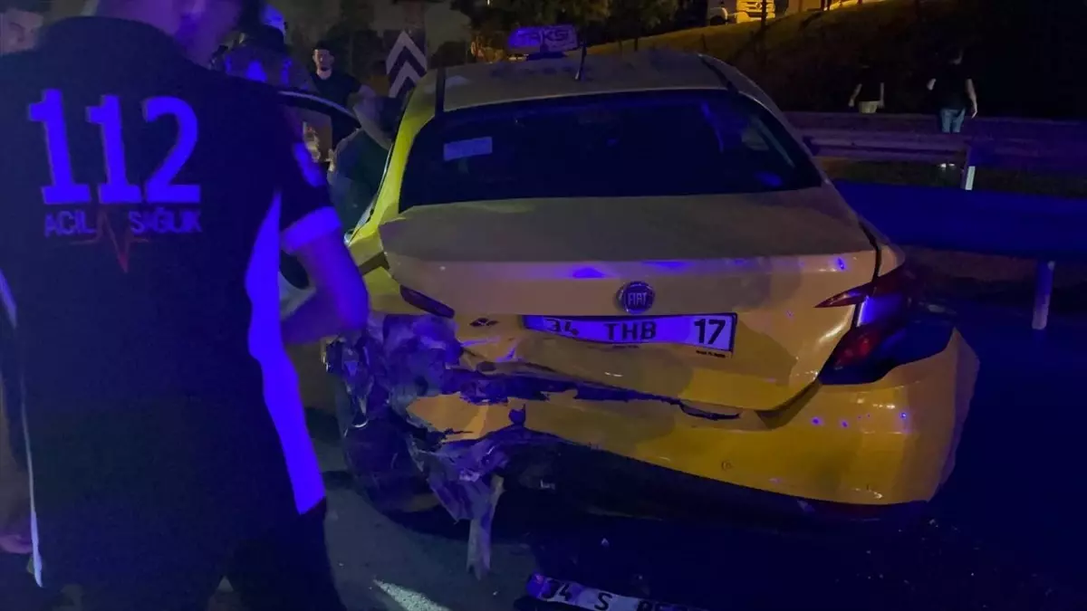 Esenyurt'ta bir otomobilin çarpması sonucu taksideki bir kişi ağır yaralandı