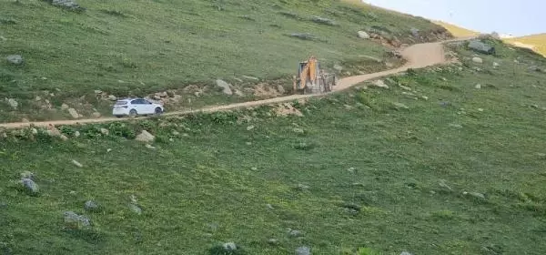 3 bin yıllık tarihi kalıntılar definecileri bölgeye çekti! İş makinesiyle gelip kazı yaptılar 3 bin yıllık tarihi kalıntılar definecileri bölgeye çekti! İş makinesiyle gelip kazı yaptılar