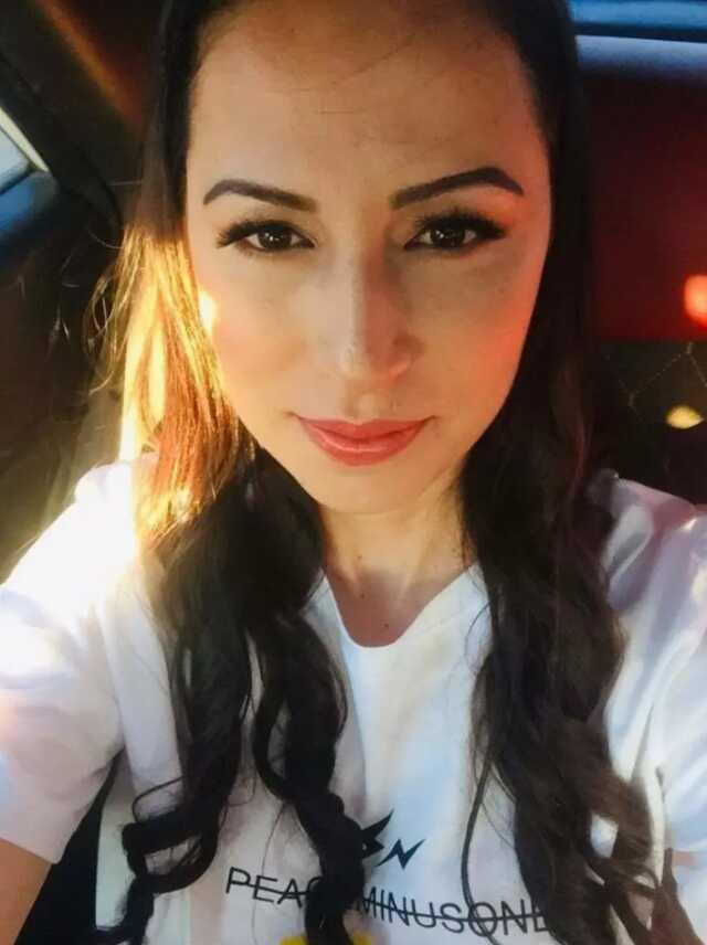 Kadıköy'de Pencereden Atılan Kadın 3 Yıl Önce Cinayete Kurban Giden Abisinin Yanına Defnedildi