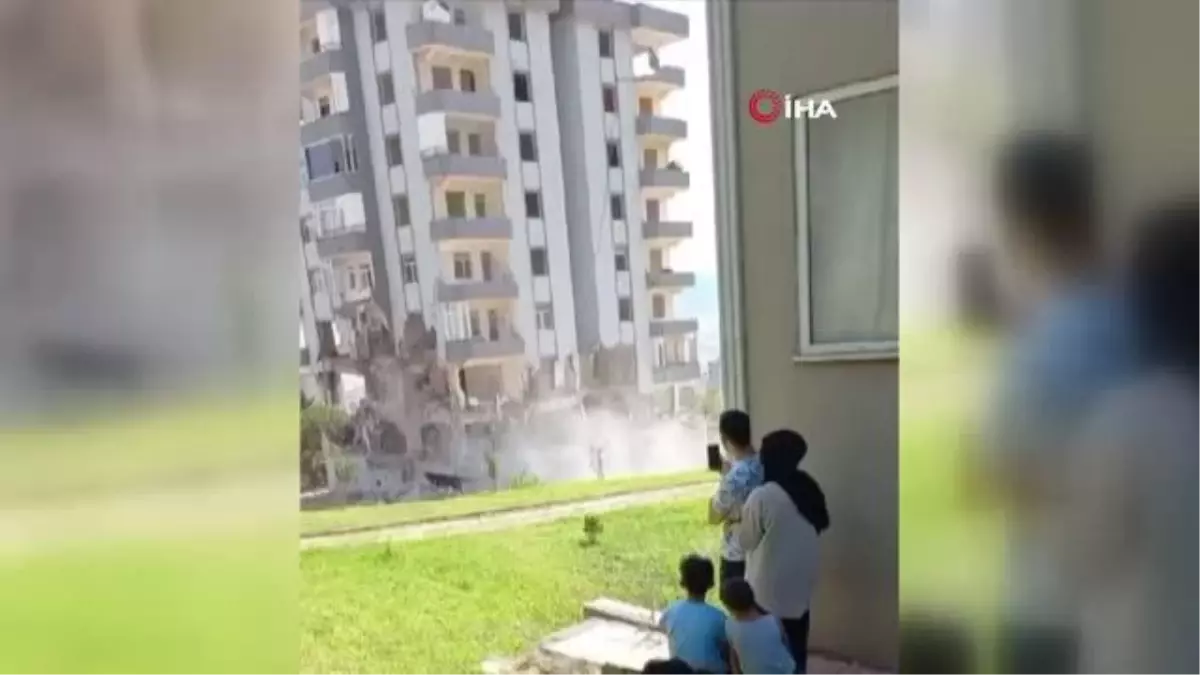 Kahramanmaraş'ta bir çift, 18 yıl yaşadıkları binanın yıkılmasını izledi