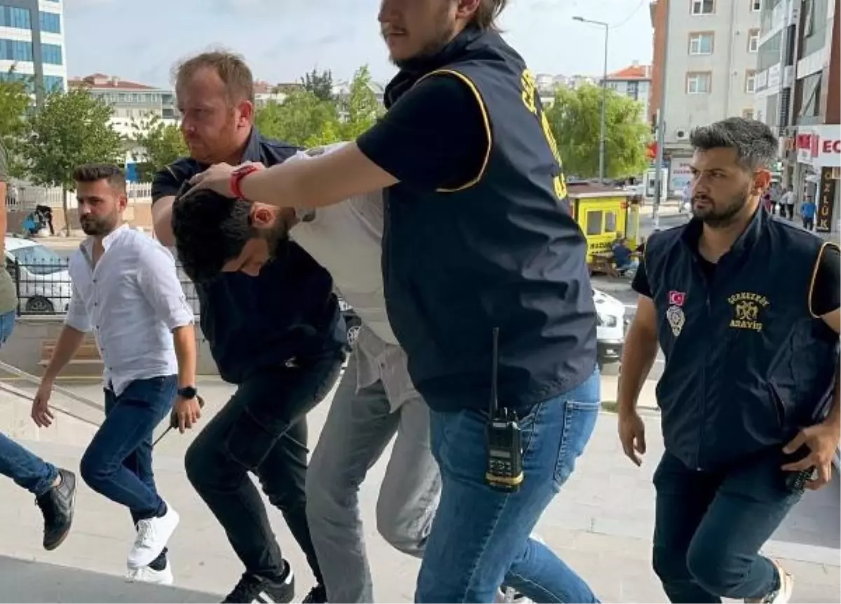 Elektrik süpürgesi kablosuyla kız arkadaşını boğarak öldüren şüpheli adliyeye sevk edildi