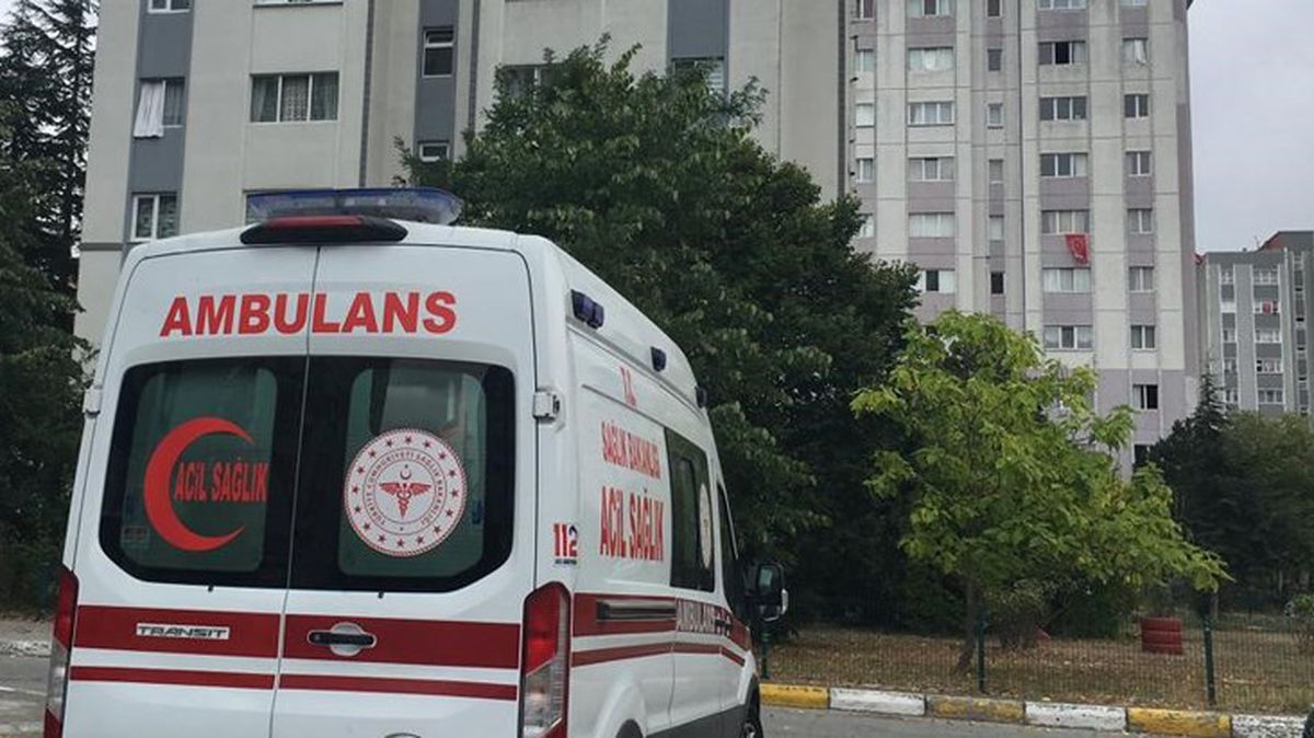 Kız arkadaşını süpürgenin kablosuyla boğarak öldürdü