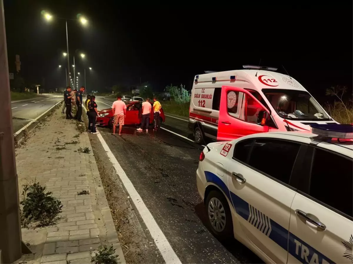 Tekirdağ'da otomobil refüje çarptı, sürücü yaralandı