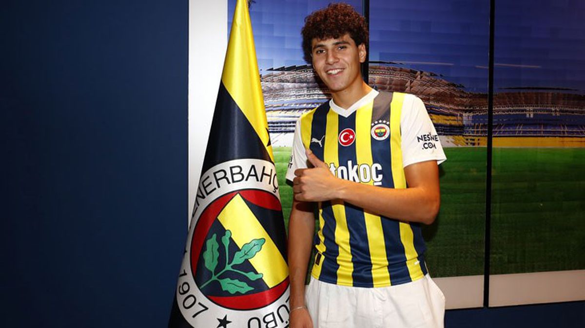 Son Dakika: Fenerbahçe, 2003 doğumlu Omar Fayed'i 4 yıllığına kadrosuna kattı