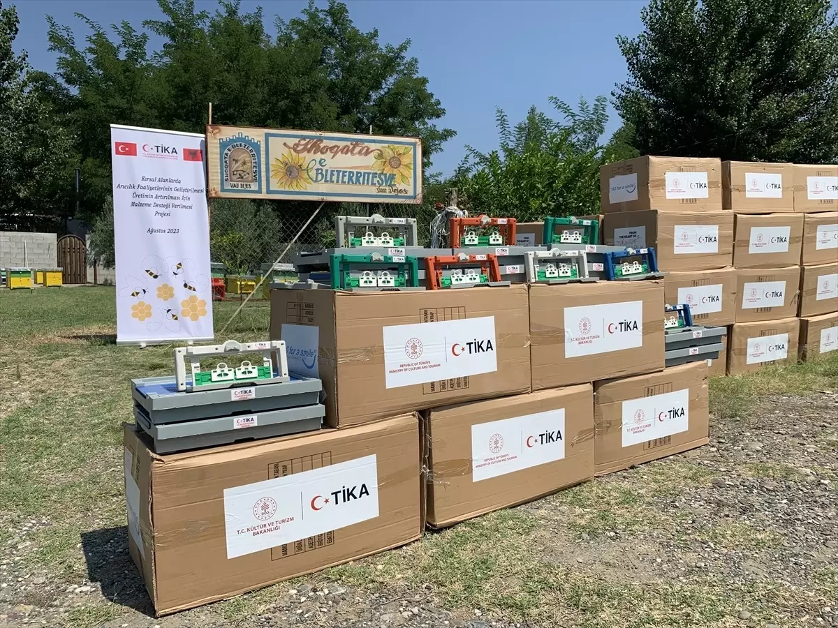 TİKA, Arnavutluk'taki Arıcılara Malzeme Desteği Verdi