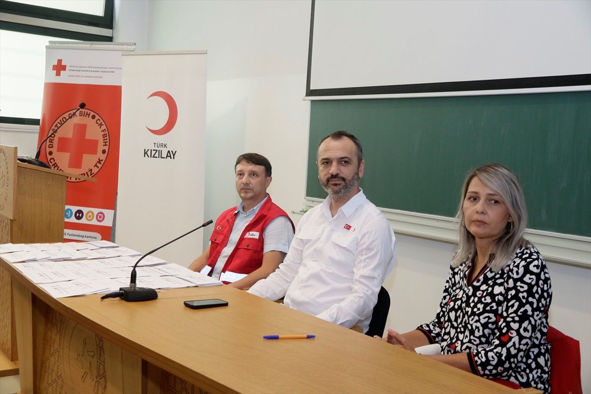 Türk Kızılay, Bosna Hersek'te yetim çocuklara yardımda bulundu