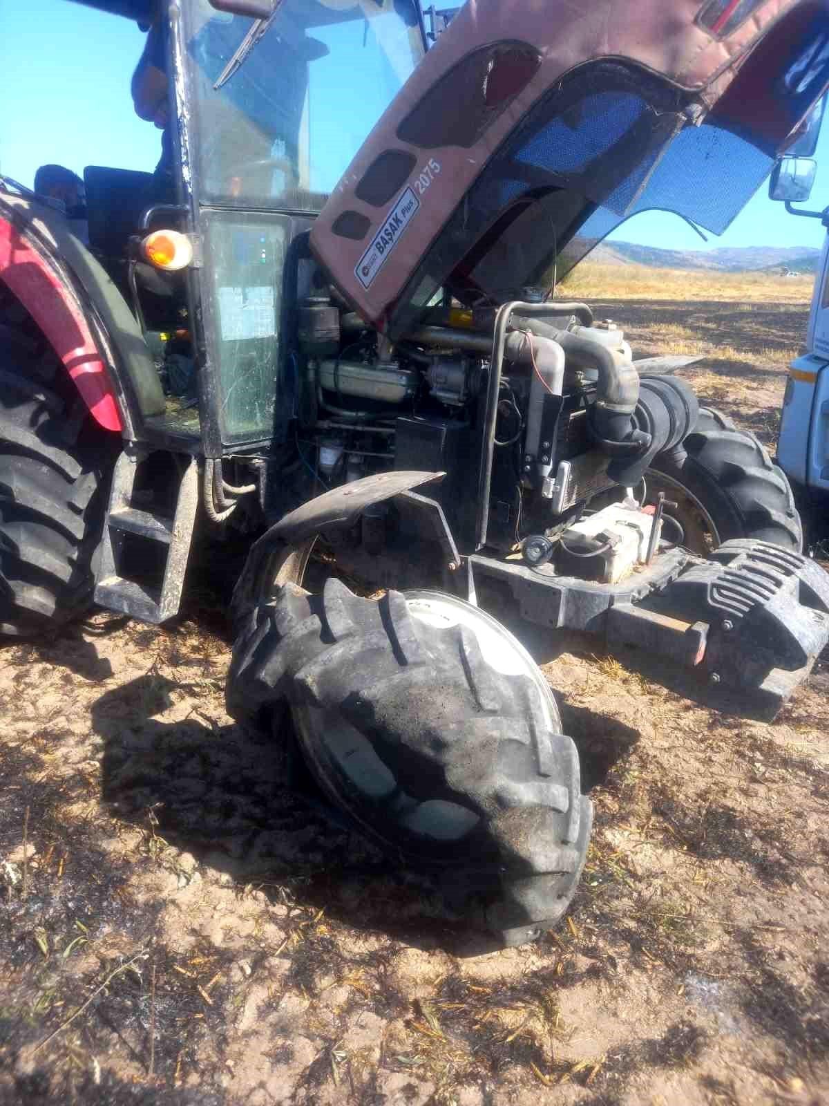 Tokat'ta anız yangınında traktör ve balya makinesi zarar gördü