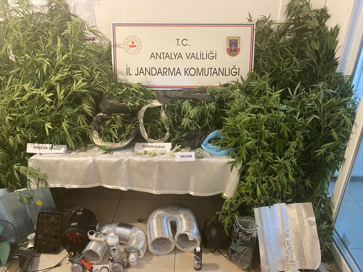 Antalya'da uyuşturucu operasyonu: 4 şüpheli gözaltına alındı