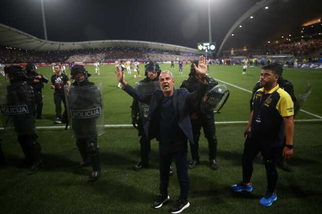 Fenerbahçe-Maribor maçında kavga çıktı, sarı lacivertli taraftarlar stadyumdan çıkarıldı