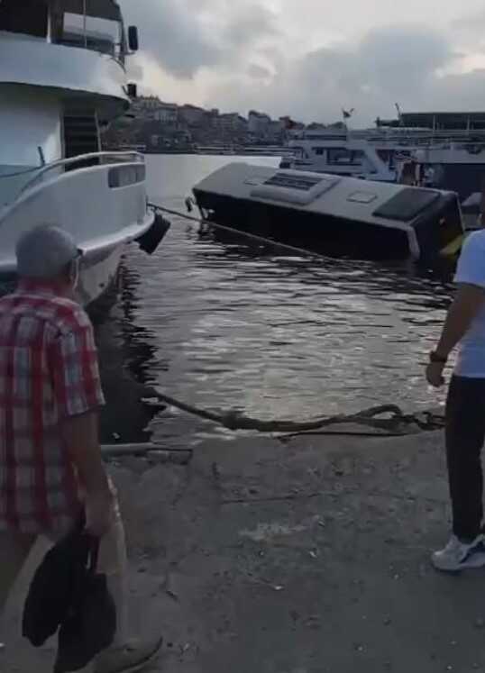 İETT otobüsü denize düştü! Eminönü otobüs olayı ölen, yaralı var mı? İETT otobüsü denize düştü! Eminönü otobüs olayı ölen, yaralı var mı?