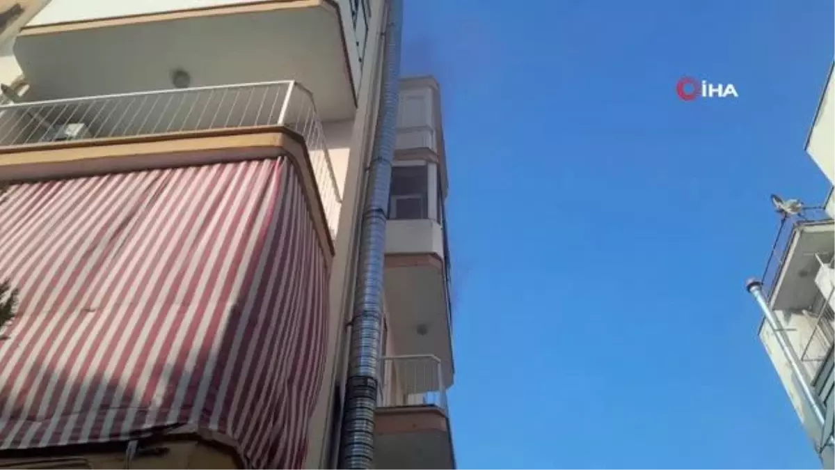 İzmir Aliağa'da Apartman Dairesinde Yangın Çıktı