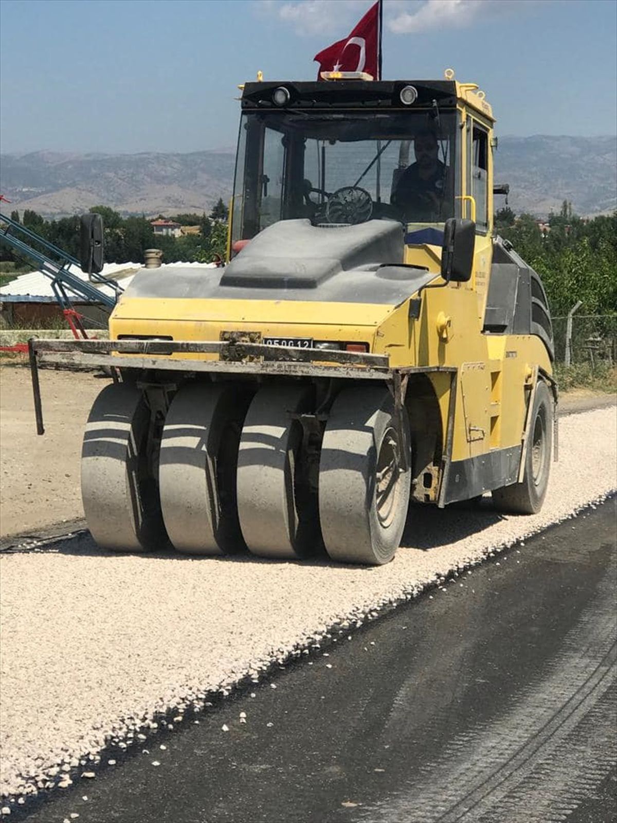 Merzifon'da 2023 Özel İdare Yatırım Programı kapsamında asfalt çalışmaları devam ediyor