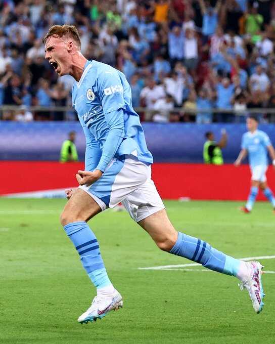 Son Dakika: UEFA Süper Kupa Finali'nde normal süresi 1-1 biten maçta Manchester City, Sevilla'yı penaltılarda 5-4 yenerek kupanın sahibi oldu.
