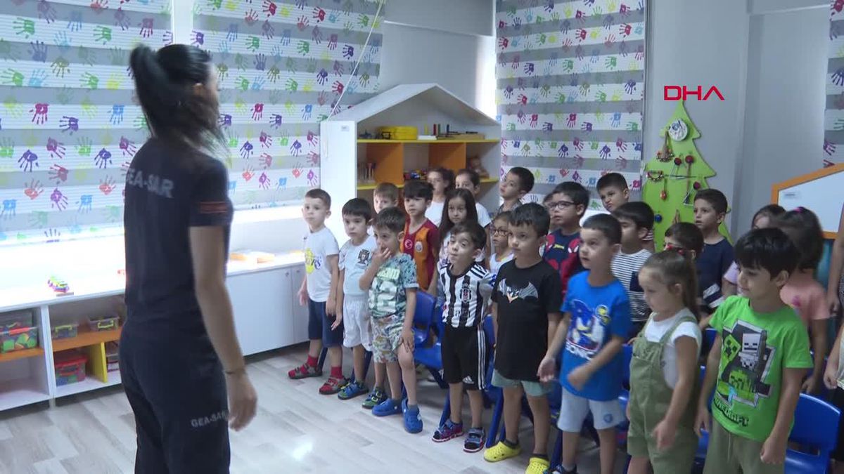 Antalya'da Kreşlerde Miniklere Deprem Eğitimi Veriliyor