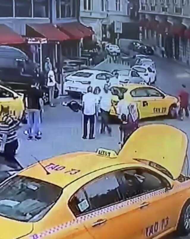 Beyoğlu'nda Fas uyruklu müşteriyi döverek öldüren taksici tutuklandı!