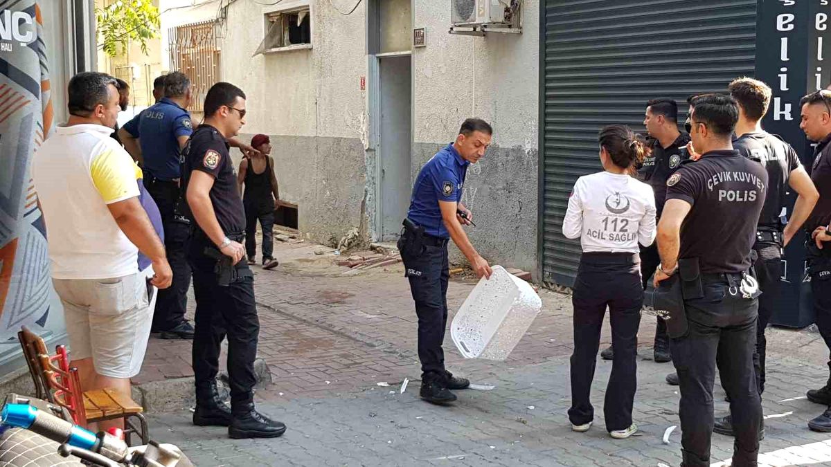 Balıkesir'de annesiyle kavga eden kişi evine kurşun yağdırdı