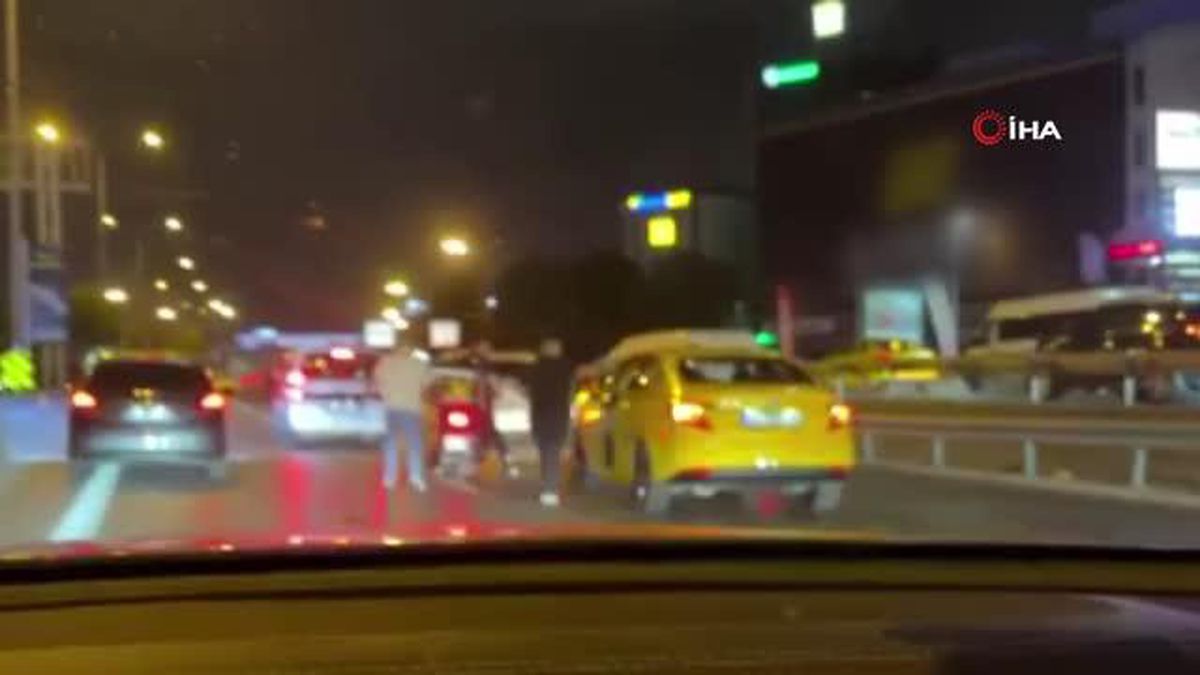 Kadıköy E-5 Karayolu'nda Taksi Şoförüne Saldırı