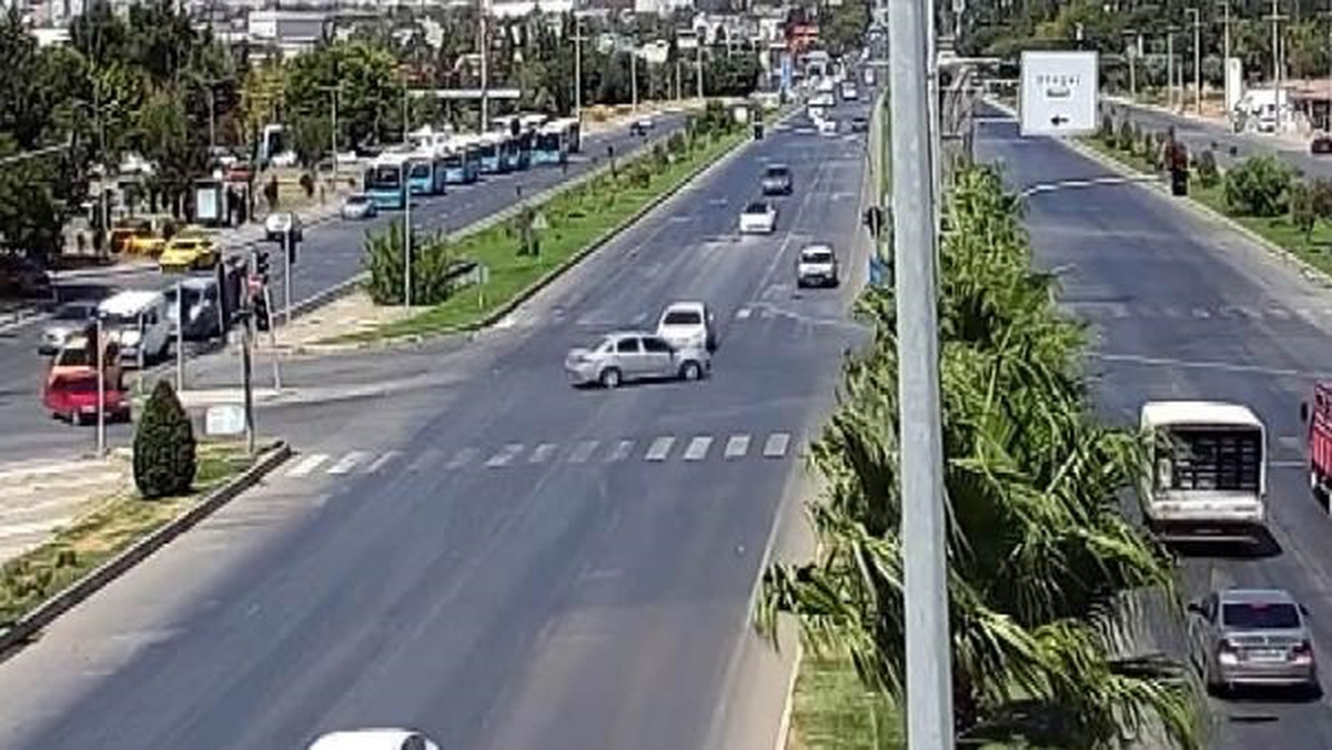 Kırmızı Işık İhlali Yapan Otomobiller Çarpıştı: 5 Yaralı