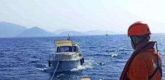 Marmaris'te Makine Arızası Yaşayan Tekne Kıyı Emniyeti Tarafından Kurtarıldı