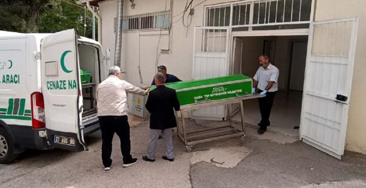 Traktörün çarptığı duvar altında kalan dede ve torun hayatını kaybetti