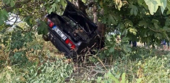 İzmir'de Otomobil Şarampole Çarptı: 2 Kişi Hayatını Kaybetti