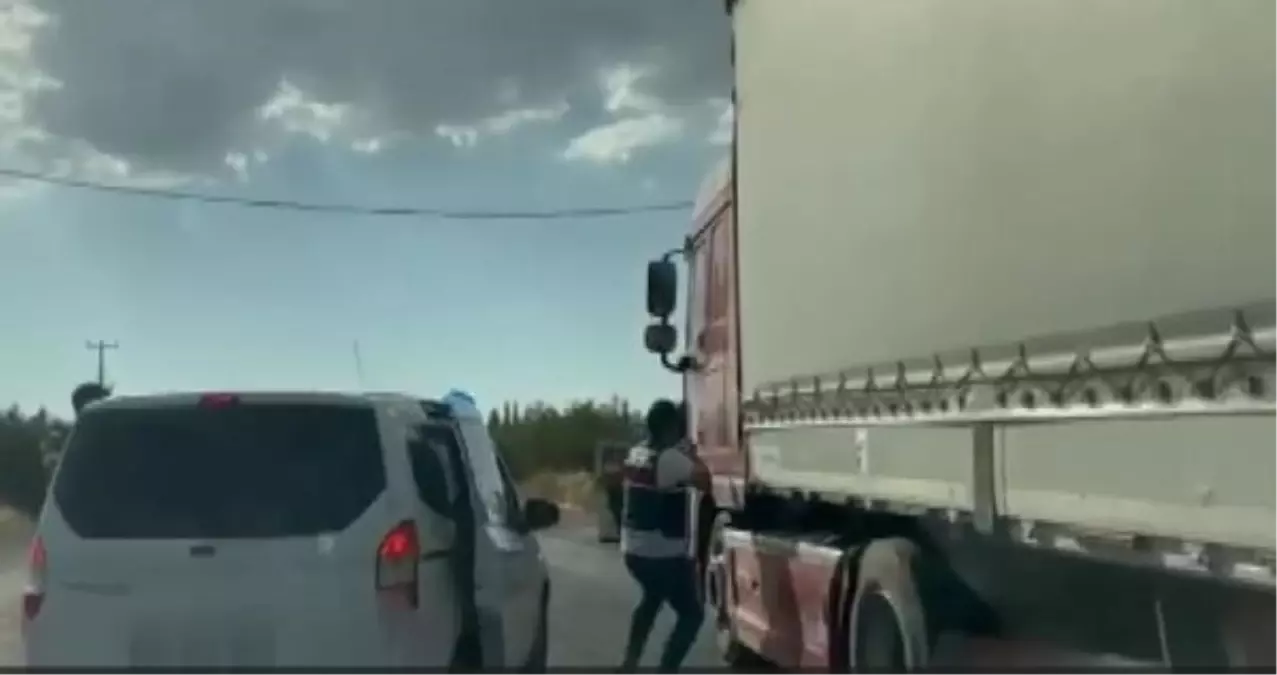 Gaziantep'te TIR'da 41 Kilo Skunk Ele Geçirildi, 3 Kişi Gözaltına Alındı