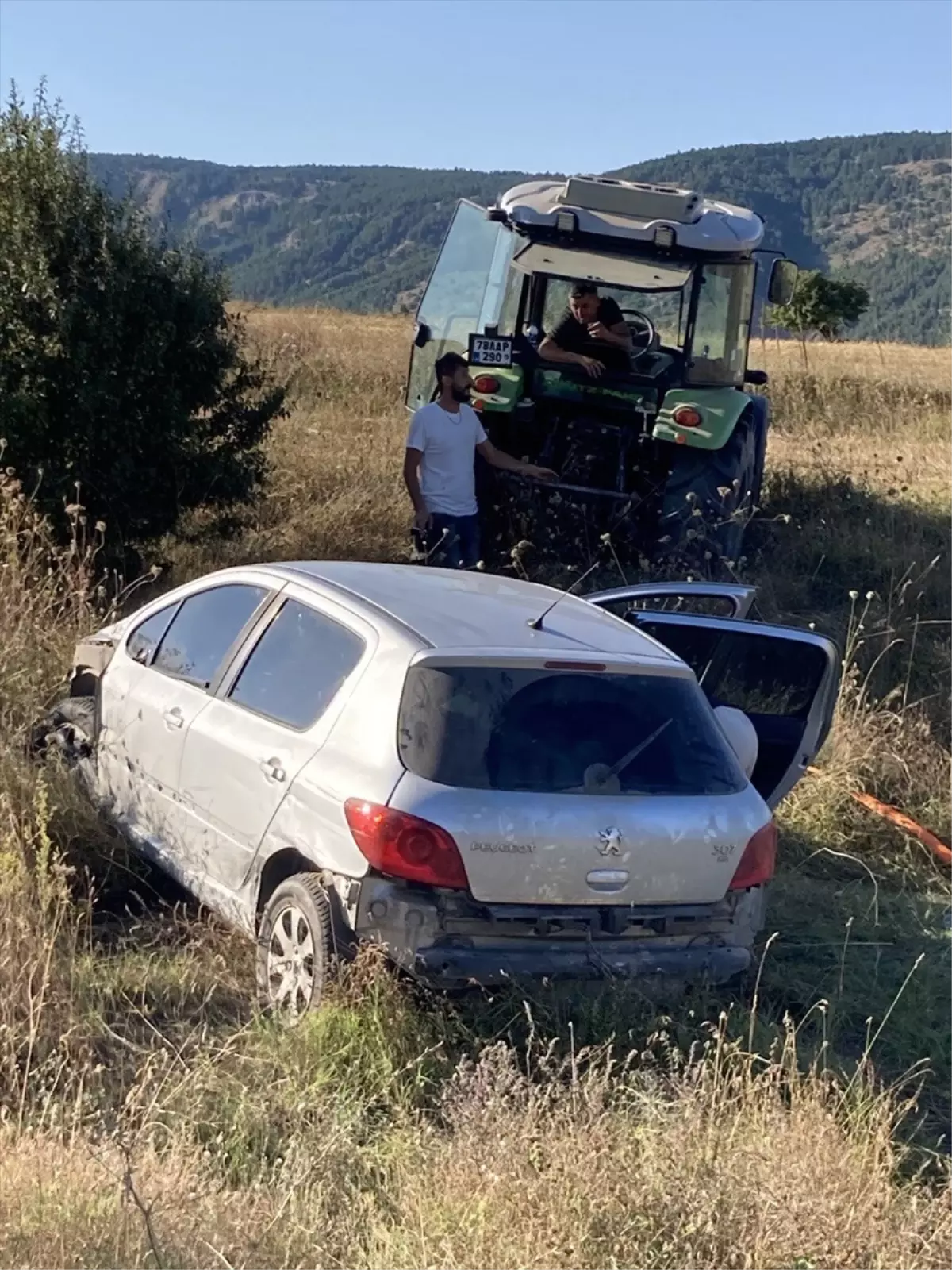 Karabük'te Otomobil Çarpışması: 3'ü Çocuk 6 Kişi Yaralandı