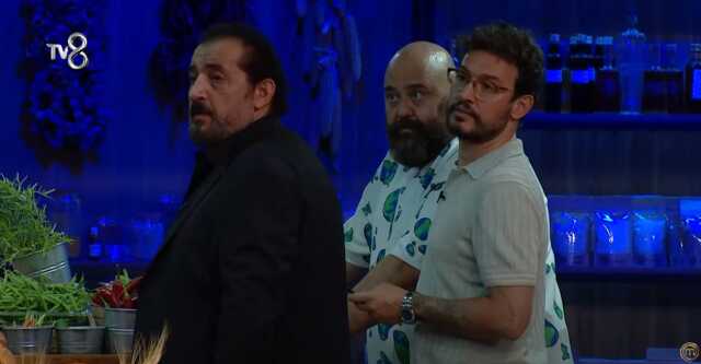 MasterChef All Star'da gergin Anlar: Sergen stüdyoyu terk etti, Kıvanç ve Tahsin birbirinin üstüne yürüdü MasterChef All Star'da gergin Anlar: Sergen stüdyoyu terk etti, Kıvanç ve Tahsin birbirinin üstüne yürüdü