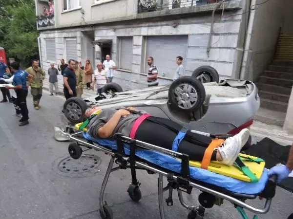 Üsküdar'da aracın takla attığı kazada can pazarı: 1'i ağır, 5 yaralı var