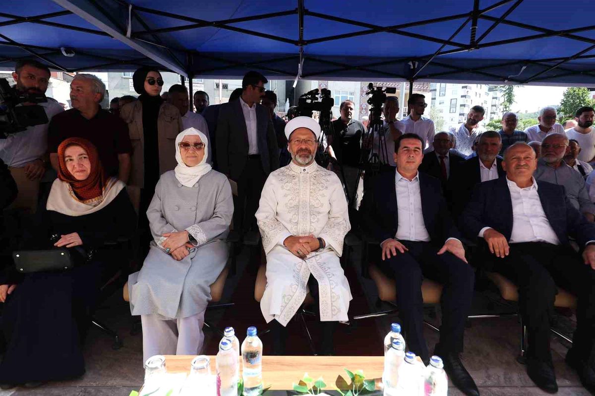 Diyanet İşleri Başkanı Erbaş: 'Kur'an kurslarımız çocuklarımızı Rabbimizin rızasına uygun olarak yetiştirmenin mekanlarıdır'
