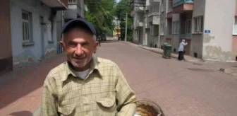 Fenalaşarak yere yığılan 79 yaşındaki simitçi hastanede hayatını kaybetti